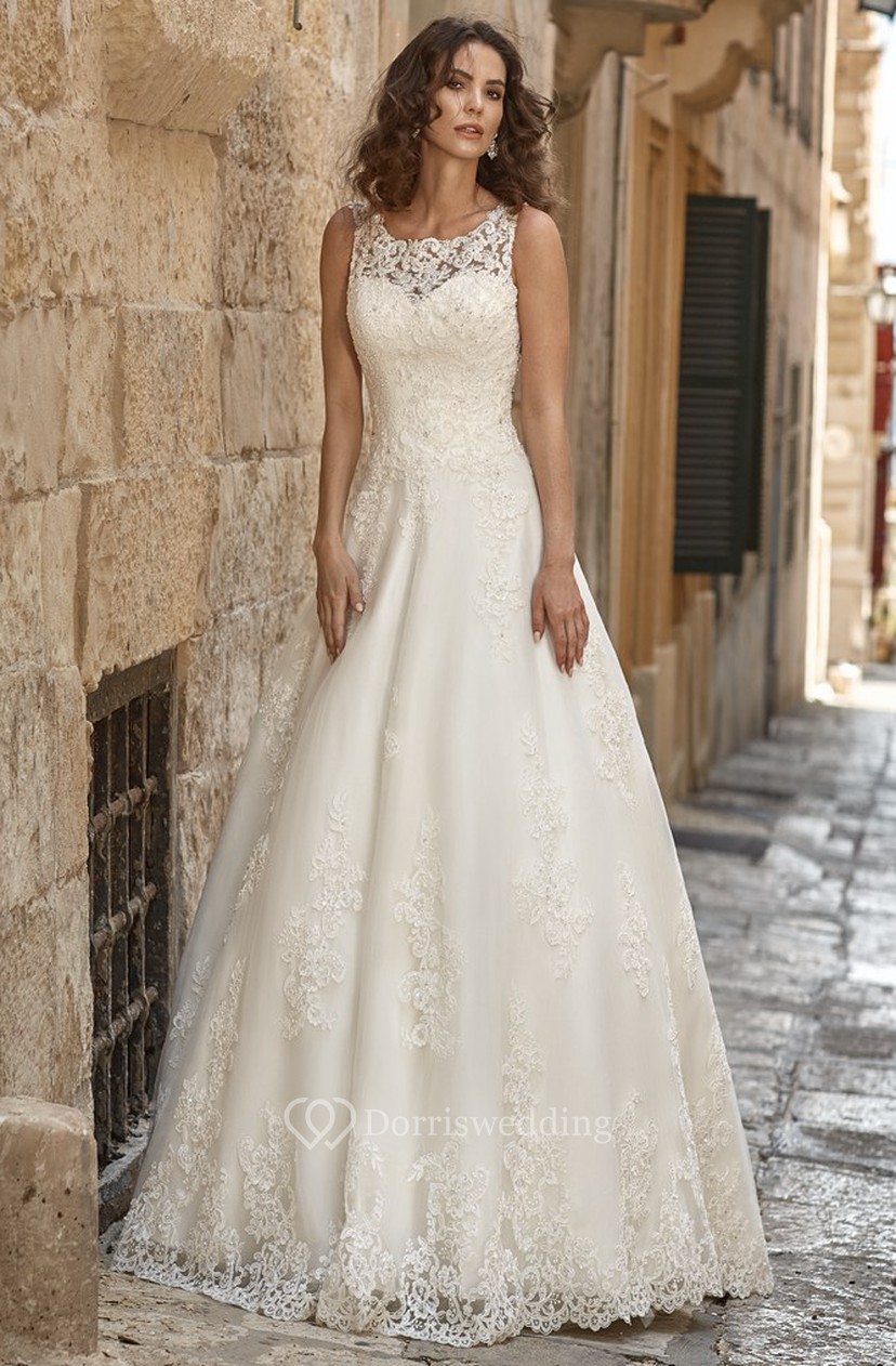 scoop neck lace wedding dress
